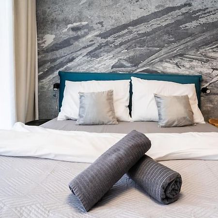 Parkside Harmony Apartment - Brno Buitenkant foto