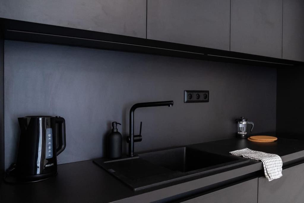 Parkside Harmony Apartment - Brno Buitenkant foto