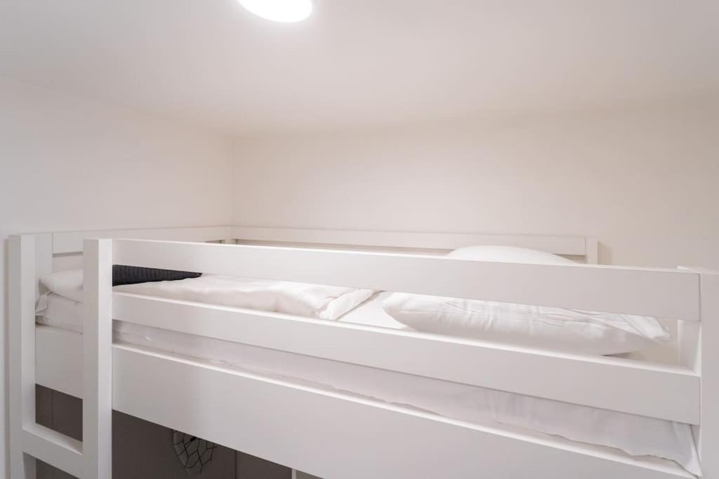 Parkside Harmony Apartment - Brno Buitenkant foto