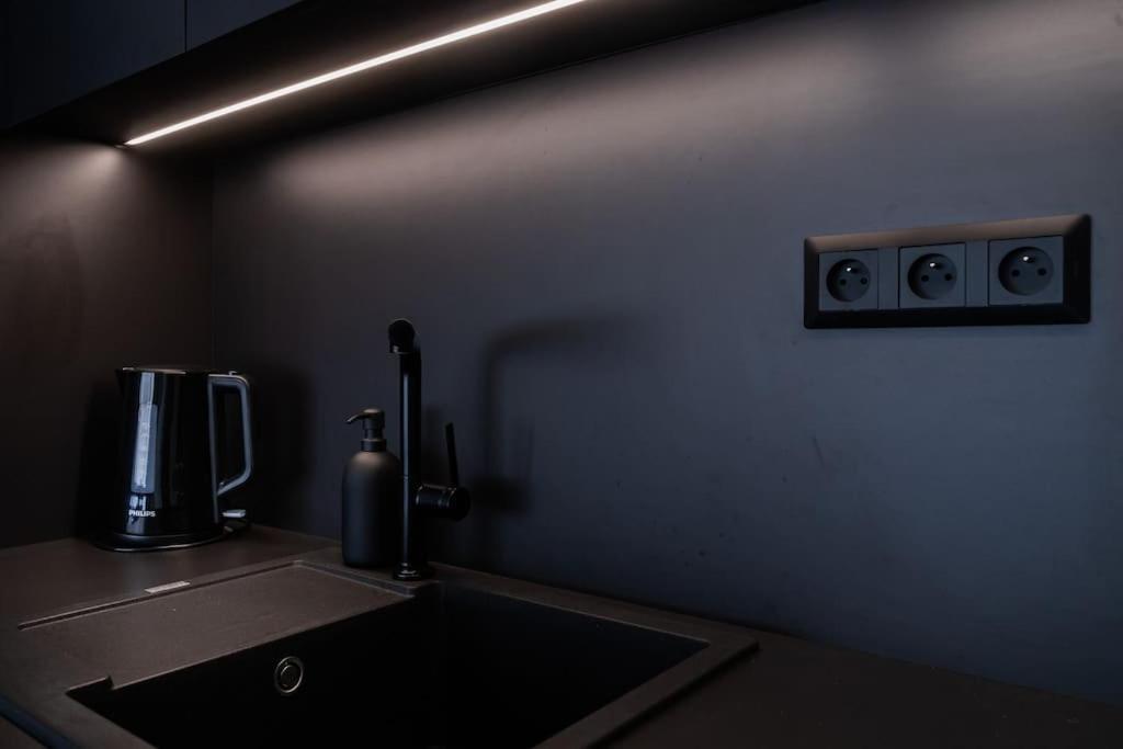 Parkside Harmony Apartment - Brno Buitenkant foto