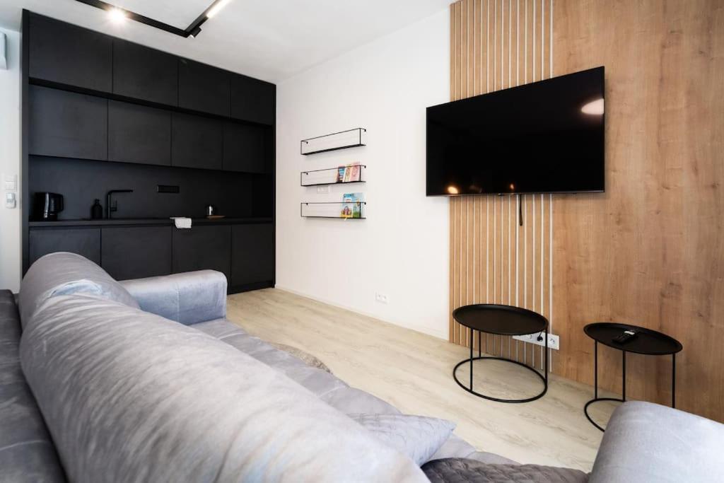Parkside Harmony Apartment - Brno Buitenkant foto