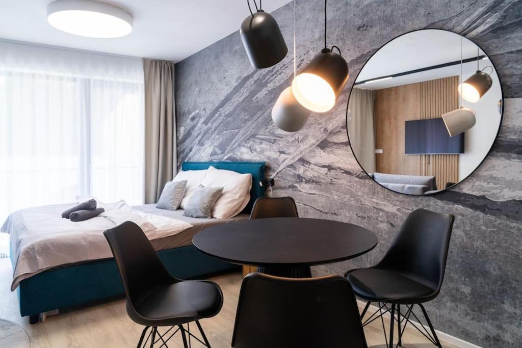 Parkside Harmony Apartment - Brno Buitenkant foto