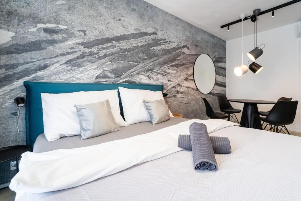 Parkside Harmony Apartment - Brno Buitenkant foto