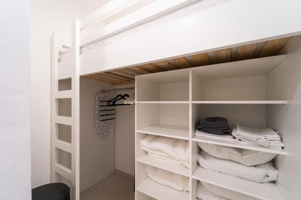 Parkside Harmony Apartment - Brno Buitenkant foto