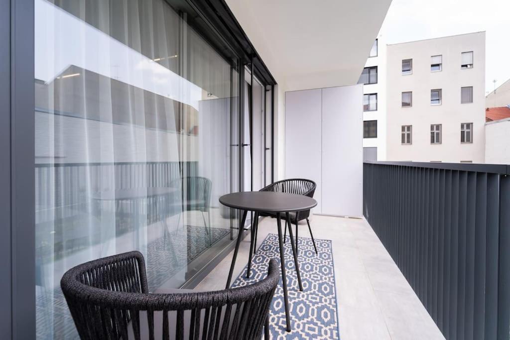 Parkside Harmony Apartment - Brno Buitenkant foto