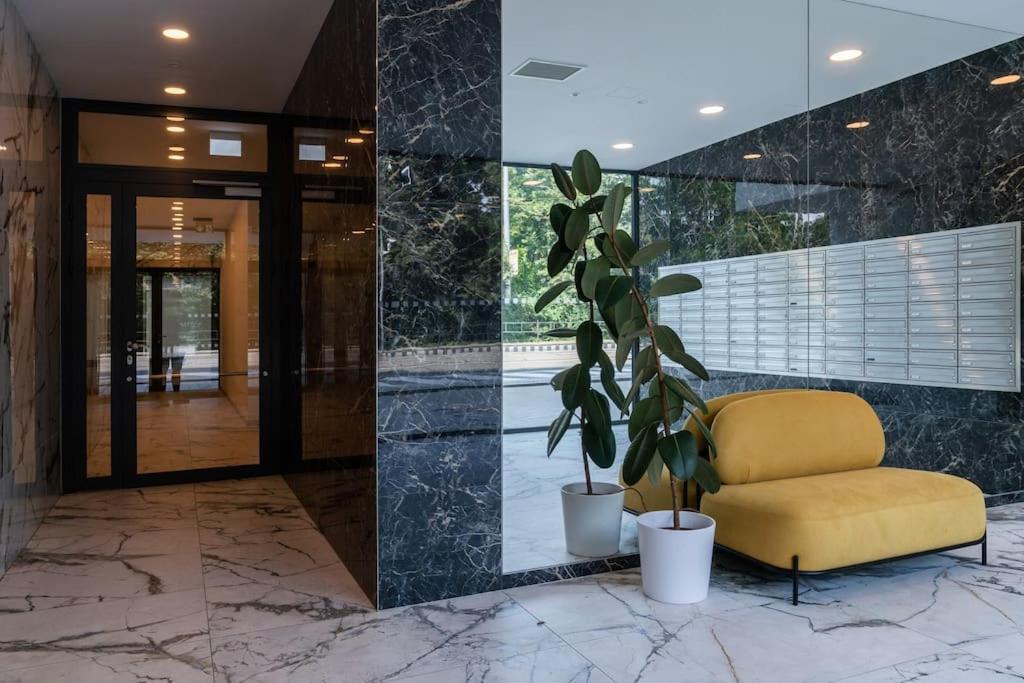 Parkside Harmony Apartment - Brno Buitenkant foto