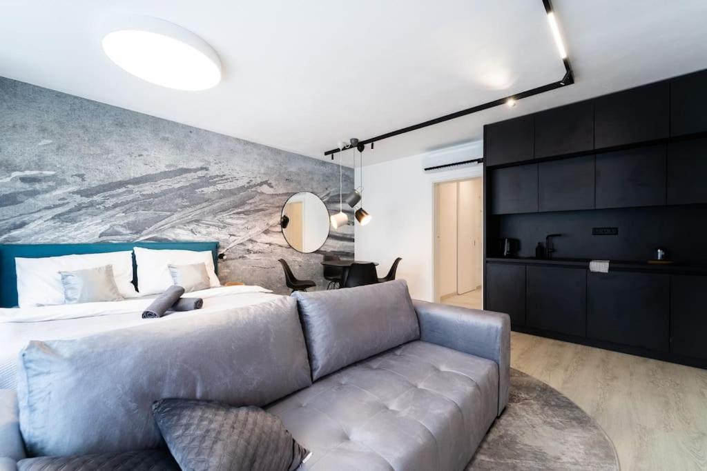 Parkside Harmony Apartment - Brno Buitenkant foto