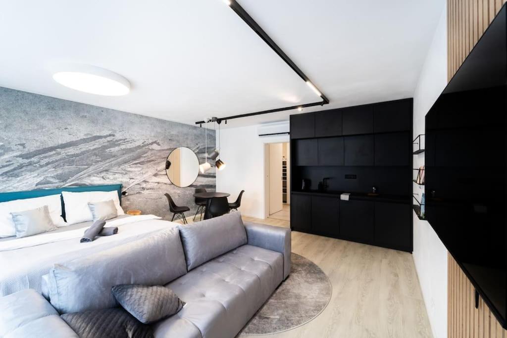 Parkside Harmony Apartment - Brno Buitenkant foto